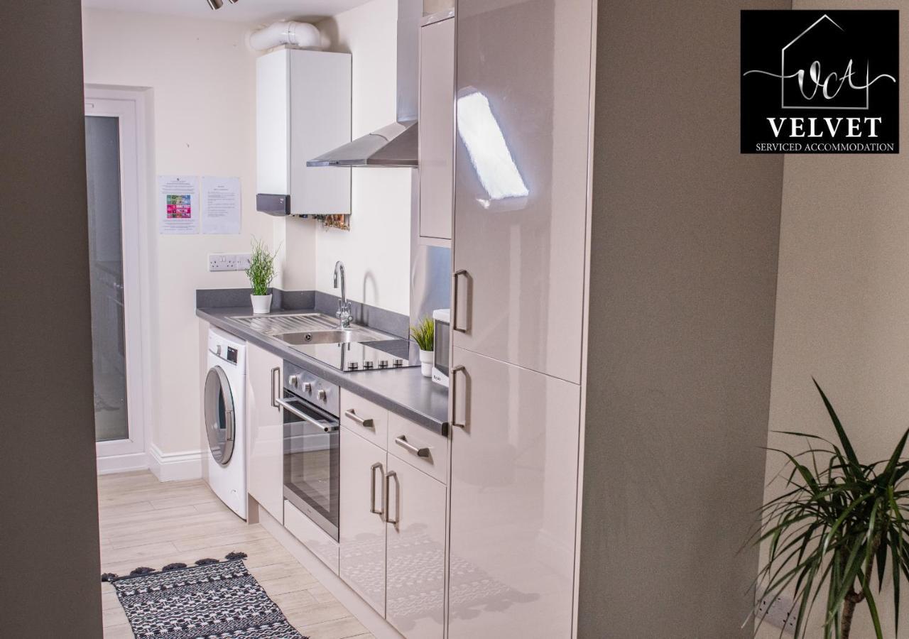 1 Bed House At Velvet Serviced Accommodation Swansea With Free Parking & Wifi - Sa1 Экстерьер фото