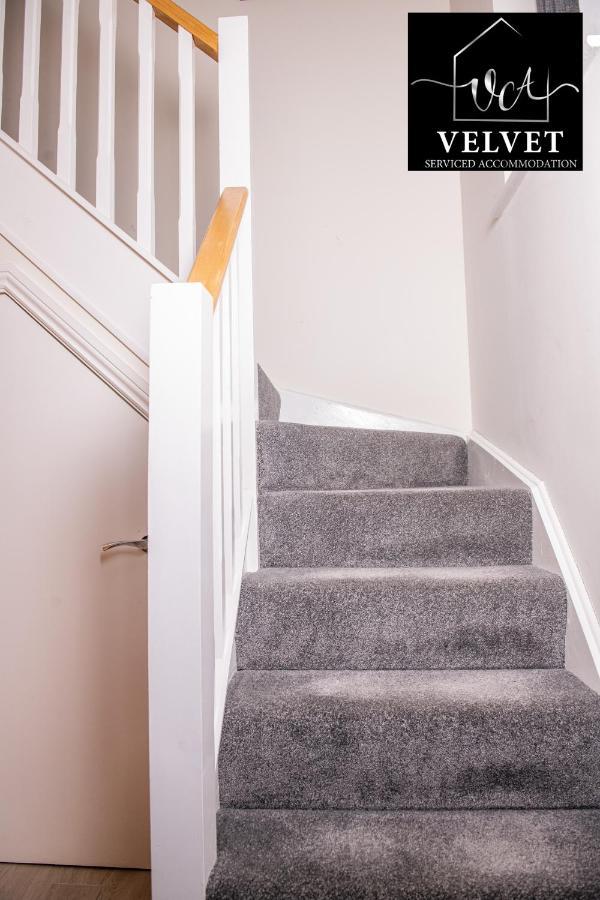 1 Bed House At Velvet Serviced Accommodation Swansea With Free Parking & Wifi - Sa1 Экстерьер фото