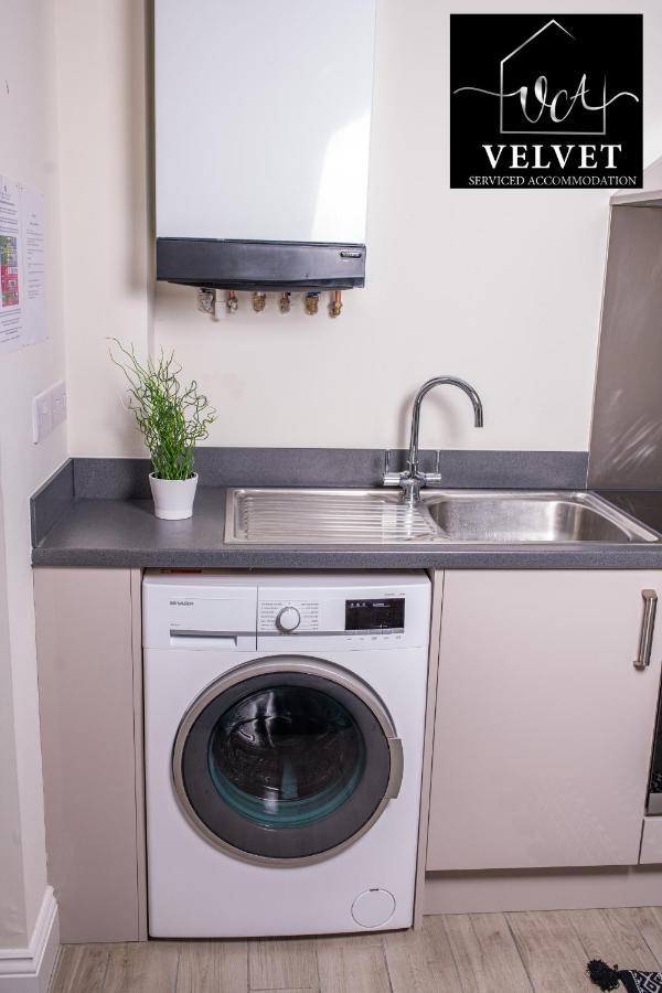 1 Bed House At Velvet Serviced Accommodation Swansea With Free Parking & Wifi - Sa1 Экстерьер фото