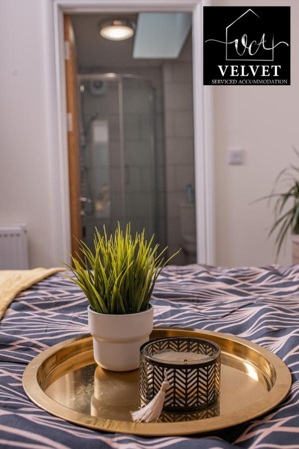 1 Bed House At Velvet Serviced Accommodation Swansea With Free Parking & Wifi - Sa1 Экстерьер фото