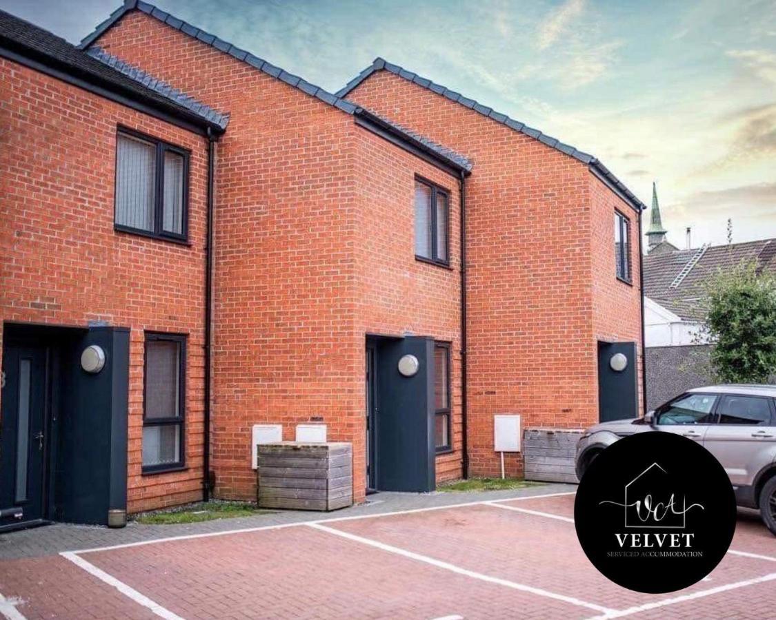 1 Bed House At Velvet Serviced Accommodation Swansea With Free Parking & Wifi - Sa1 Экстерьер фото